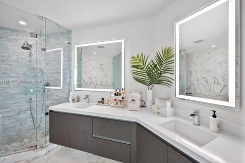 Condo in Miami, Florida, 1 bedroom  № 1895319 - photo 14