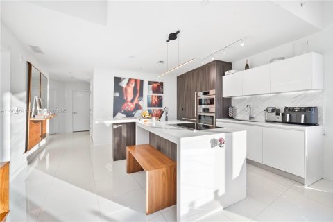 Condo in Miami, Florida, 1 bedroom  № 1895319 - photo 4