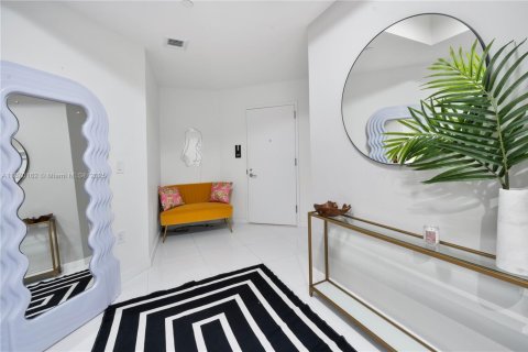 Condo in Miami, Florida, 1 bedroom  № 1895319 - photo 2