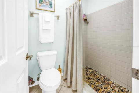 Condo in Treasure Island, Florida, 2 bedrooms № 2097296 - photo 19