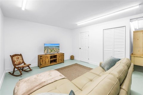 Condo in Treasure Island, Florida, 2 bedrooms № 2097296 - photo 26