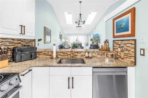 Condo in Treasure Island, Florida, 2 bedrooms № 2097296 - photo 7