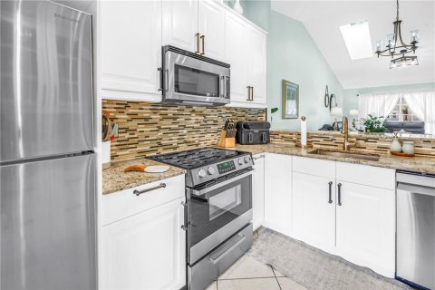 Condo in Treasure Island, Florida, 2 bedrooms № 2097296 - photo 6