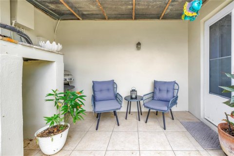 Condo in Treasure Island, Florida, 2 bedrooms № 2097296 - photo 30