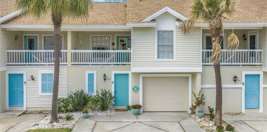 Condo in Treasure Island, Florida, 2 bedrooms № 2097296