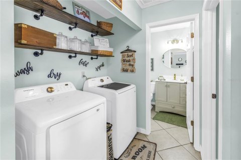Condo in Treasure Island, Florida, 2 bedrooms № 2097296 - photo 22