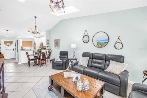 Condo in Treasure Island, Florida, 2 bedrooms № 2097296 - photo 15