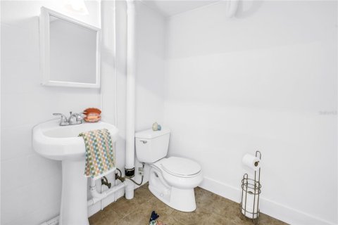Condo in Treasure Island, Florida, 2 bedrooms № 2097296 - photo 28