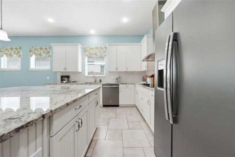 House in Clermont, Florida 4 bedrooms, 204.85 sq.m. № 2110210 - photo 16
