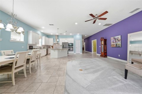 House in Clermont, Florida 4 bedrooms, 204.85 sq.m. № 2110210 - photo 10