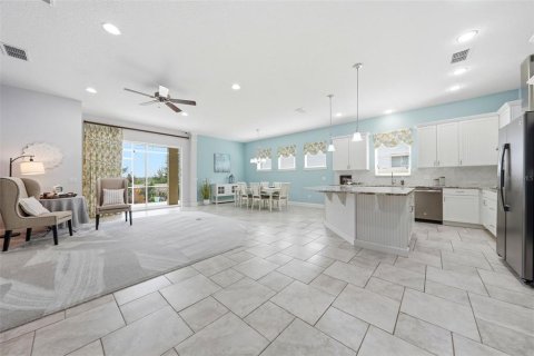 House in Clermont, Florida 4 bedrooms, 204.85 sq.m. № 2110210 - photo 4