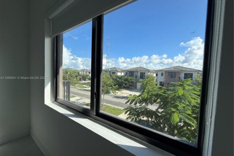 House in Florida City, Florida 5 bedrooms, 176.7 sq.m. № 2052739 - photo 19