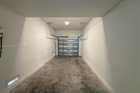 House in Florida City, Florida 5 bedrooms, 176.7 sq.m. № 2052739 - photo 8