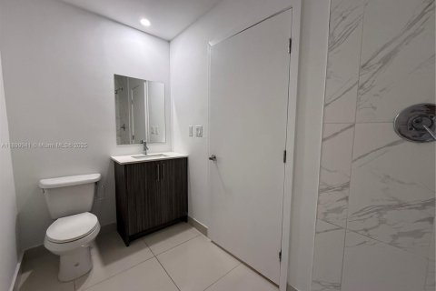 House in Florida City, Florida 5 bedrooms, 176.7 sq.m. № 2052739 - photo 13