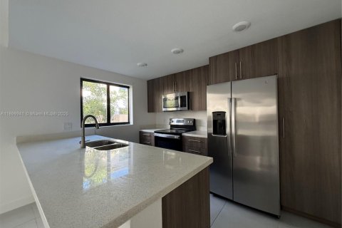 House in Florida City, Florida 5 bedrooms, 176.7 sq.m. № 2052739 - photo 9