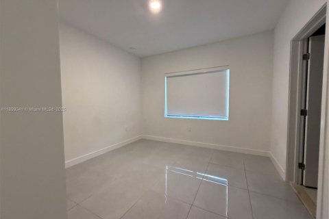 House in Florida City, Florida 5 bedrooms, 176.7 sq.m. № 2052739 - photo 10