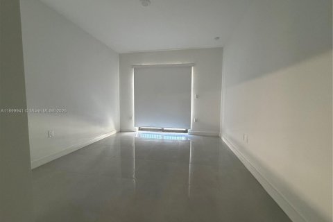 House in Florida City, Florida 5 bedrooms, 176.7 sq.m. № 2052739 - photo 15