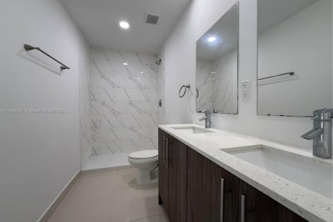 House in Florida City, Florida 5 bedrooms, 176.7 sq.m. № 2052739 - photo 18