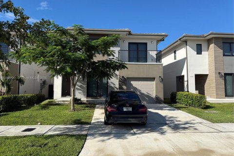 House in Florida City, Florida 5 bedrooms, 176.7 sq.m. № 2052739