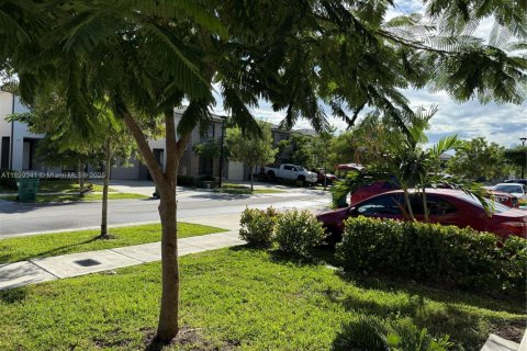 House in Florida City, Florida 5 bedrooms, 176.7 sq.m. № 2052739 - photo 25