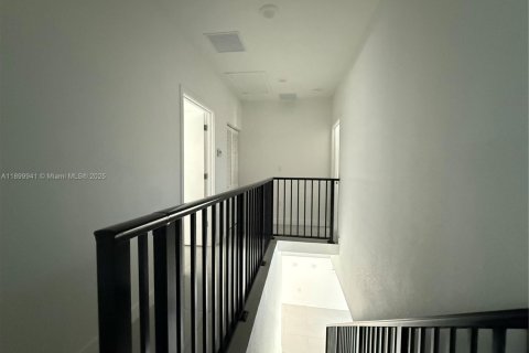 House in Florida City, Florida 5 bedrooms, 176.7 sq.m. № 2052739 - photo 21