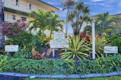 Condominio en alquiler en Deerfield Beach, Florida, 2 dormitorios, 111.48 m2 № 1155445 - foto 1