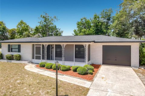 Casa en Deltona, Florida 3 dormitorios, 148.64 m2 № 2228246