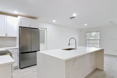 Casa en venta en Deltona, Florida, 3 dormitorios, 148.64 m2 № 2228246 - foto 17