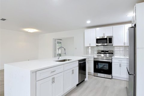 Casa en venta en Deltona, Florida, 3 dormitorios, 148.64 m2 № 2228246 - foto 12
