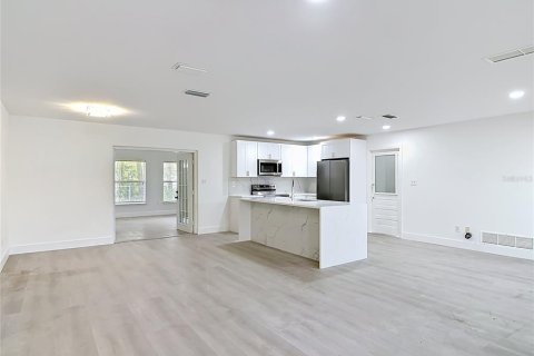 Casa en venta en Deltona, Florida, 3 dormitorios, 148.64 m2 № 2228246 - foto 6