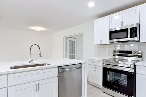 Casa en venta en Deltona, Florida, 3 dormitorios, 148.64 m2 № 2228246 - foto 13