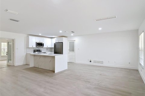 Casa en venta en Deltona, Florida, 3 dormitorios, 148.64 m2 № 2228246 - foto 7