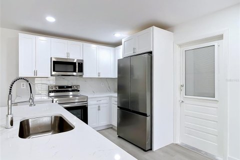 Casa en venta en Deltona, Florida, 3 dormitorios, 148.64 m2 № 2228246 - foto 11