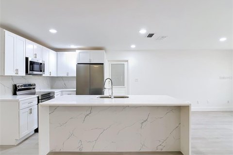 Casa en venta en Deltona, Florida, 3 dormitorios, 148.64 m2 № 2228246 - foto 18