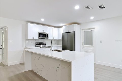 Casa en venta en Deltona, Florida, 3 dormitorios, 148.64 m2 № 2228246 - foto 10