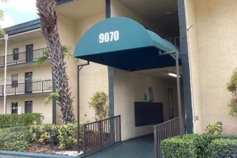 Copropriété à vendre à Tamarac, Floride: 2 chambres, 88.26 m2 № 1969633 - photo 1