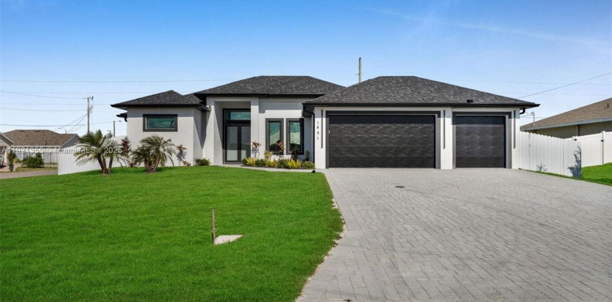 Дом в Кейп-Корал, Флорида 4 спальни № 1975419