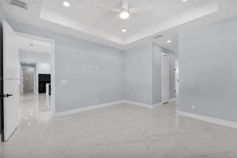 Купить виллу или дом в Кейп-Корал, Флорида 4 спальни, № 1975419 - фото 24