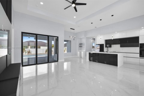 Купить виллу или дом в Кейп-Корал, Флорида 4 спальни, № 1975419 - фото 8