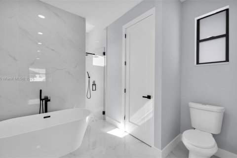 Купить виллу или дом в Кейп-Корал, Флорида 4 спальни, № 1975419 - фото 28