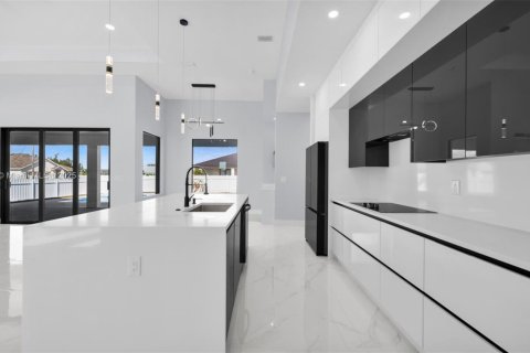 Купить виллу или дом в Кейп-Корал, Флорида 4 спальни, № 1975419 - фото 14