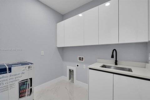 Купить виллу или дом в Кейп-Корал, Флорида 4 спальни, № 1975419 - фото 18