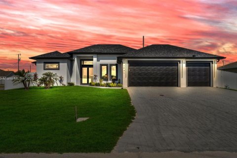 Купить виллу или дом в Кейп-Корал, Флорида 4 спальни, № 1975419 - фото 2