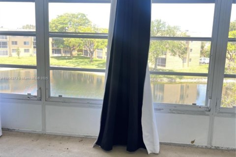 Condo in Tamarac, Florida, 2 bedrooms  № 1961004 - photo 3