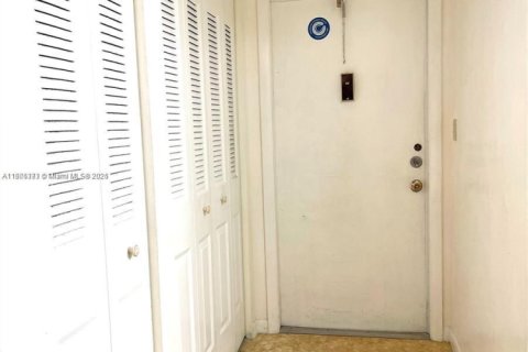 Condo in Tamarac, Florida, 2 bedrooms  № 1961004 - photo 9