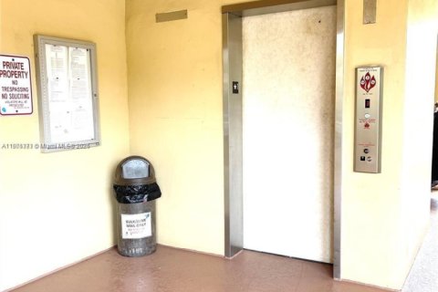 Condo in Tamarac, Florida, 2 bedrooms  № 1961004 - photo 12