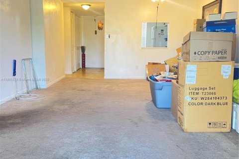 Condo in Tamarac, Florida, 2 bedrooms  № 1961004 - photo 1