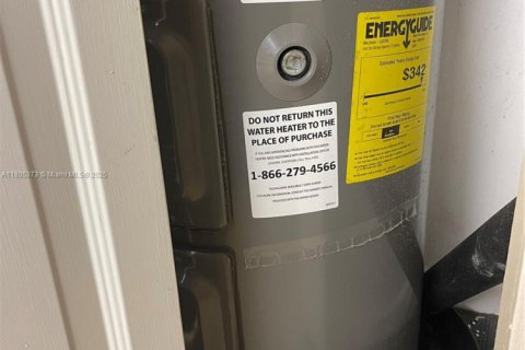 Condo in Tamarac, Florida, 2 bedrooms  № 1961004 - photo 11