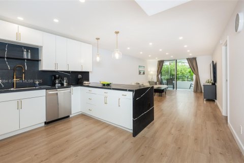Condominio en Hallandale Beach, Florida, 1 dormitorio  № 2076908