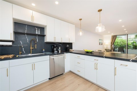 Condominio en venta en Hallandale Beach, Florida, 1 dormitorio, 92.9 m2 № 2076908 - foto 5